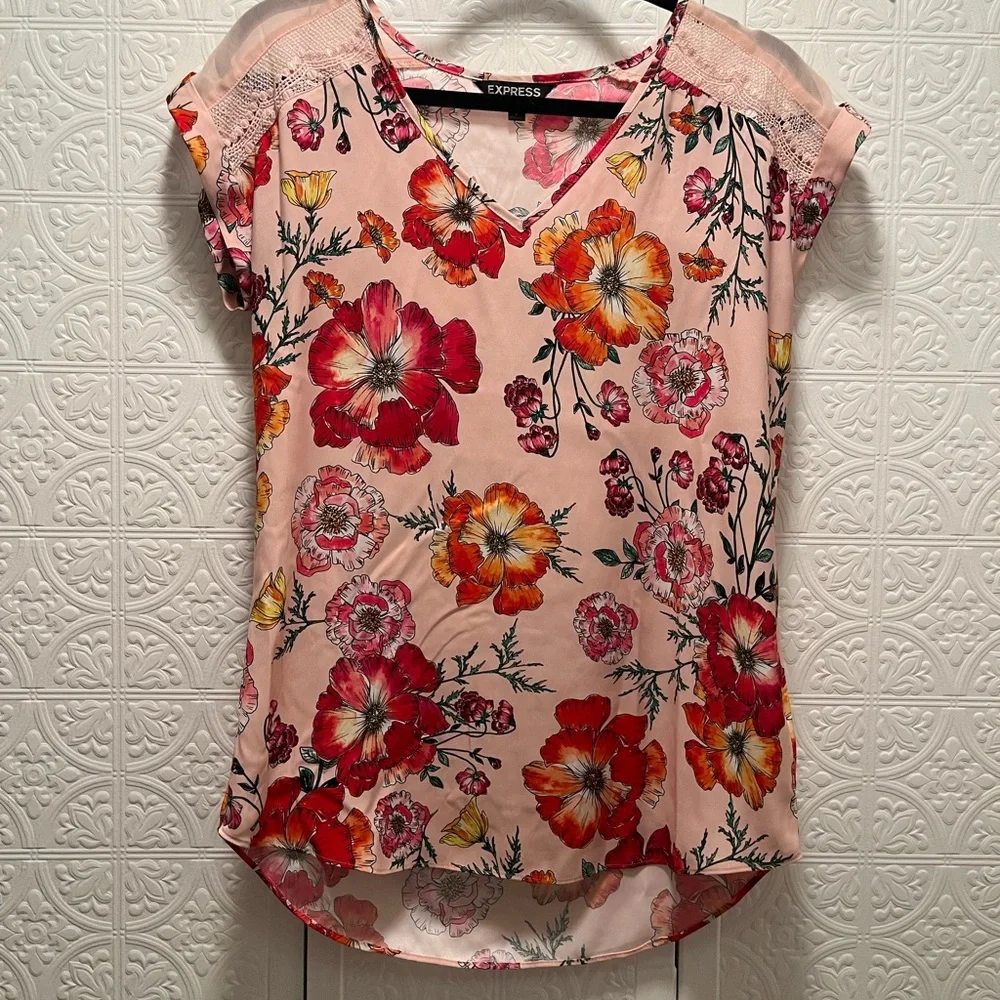 Express Pink Floral Blouse with V-neck Cap Sleeves - Picture 1 of 4